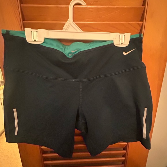 Nike women’s medium dri fit shorts - Picture 2 of 3